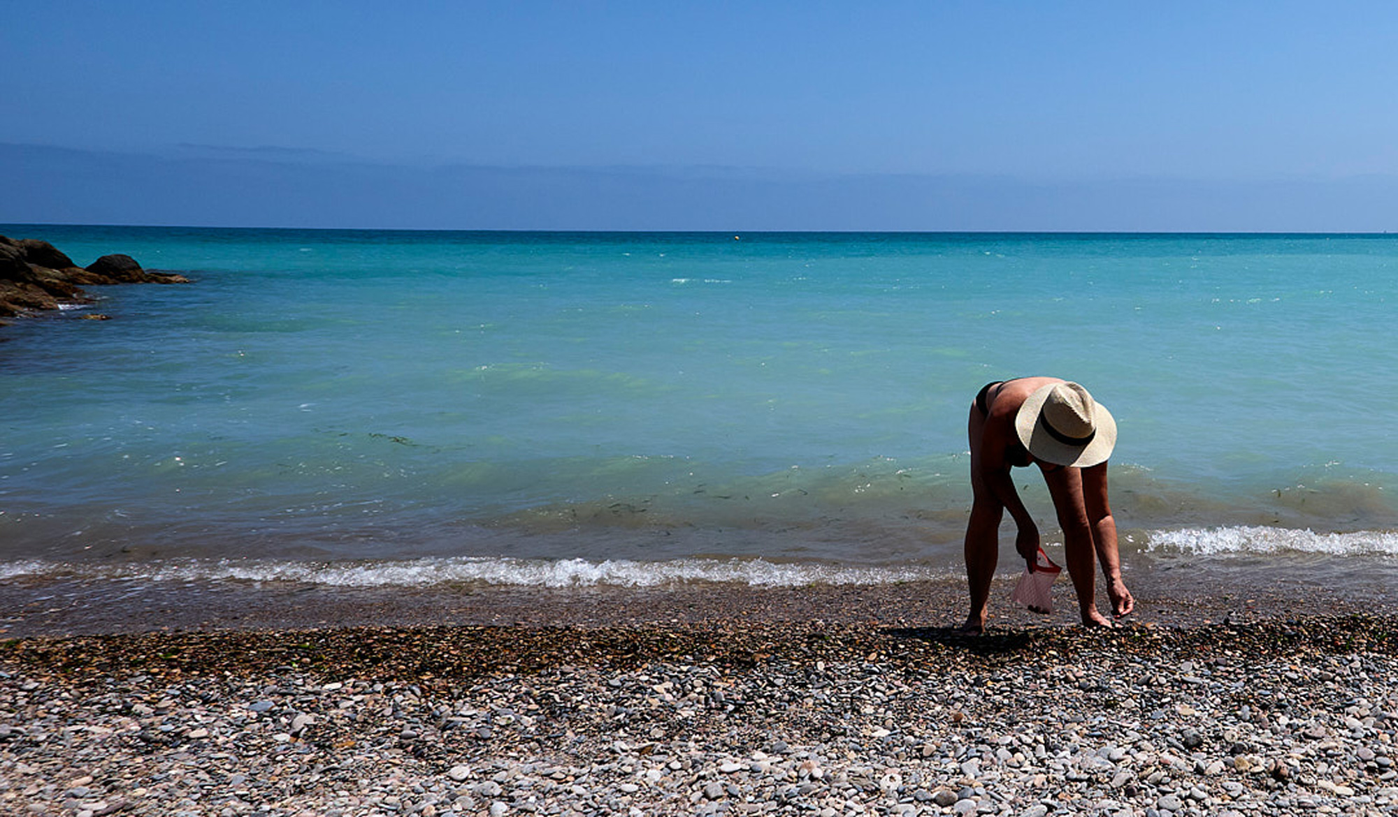 Luisa recolectando para Sol de Mar
